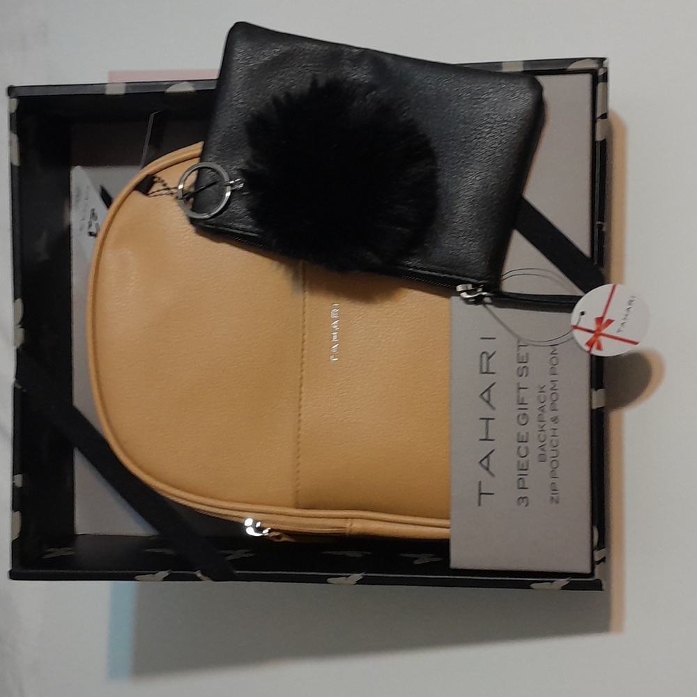 NWT Tahari 3 Piece Gift Set Backpack